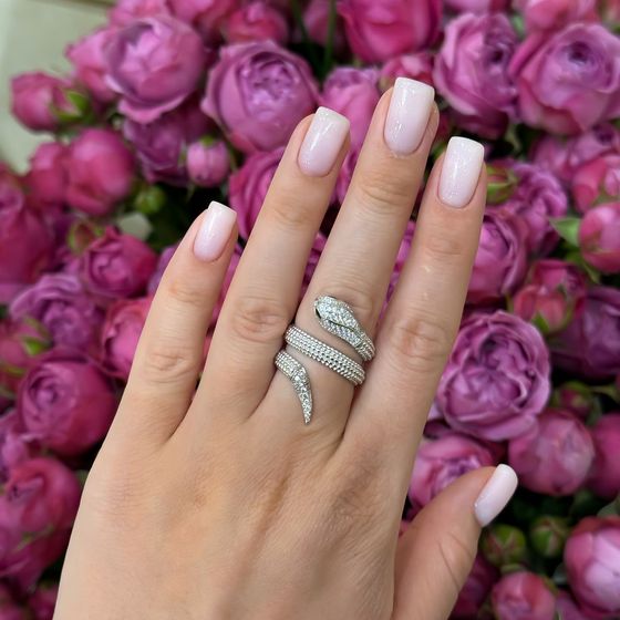 Срібна каблучка з фіанітами, емаллю