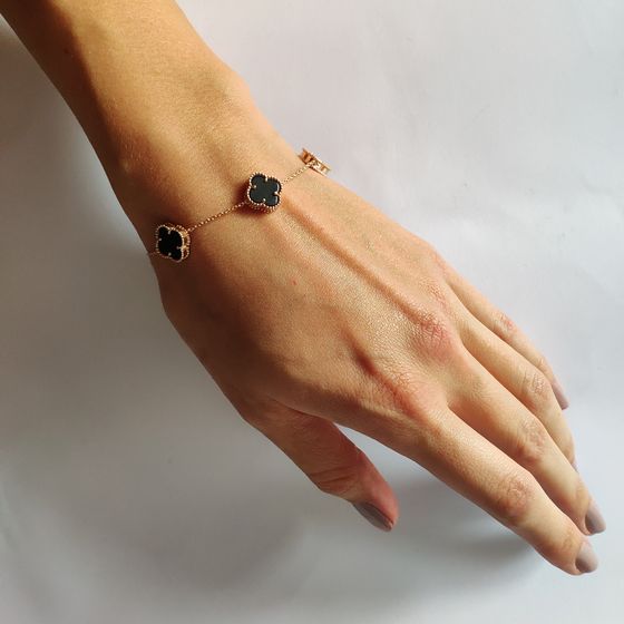 Золотой браслет с ониксом