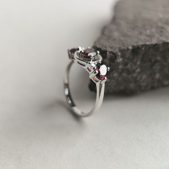 Срібна каблучка з гранатом 1.633ct