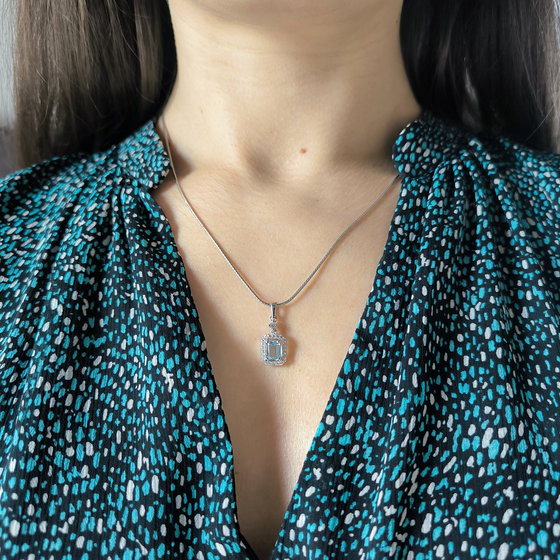 Серебряная подвеска с топазом 1.768ct, фианитами