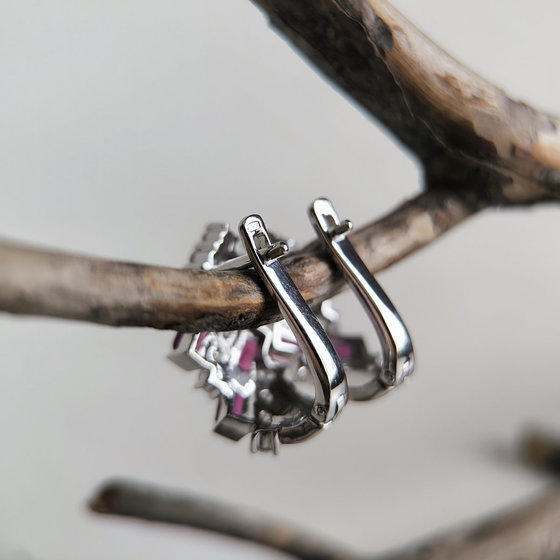 Срібні сережки з рубіном 6.107ct, фіанітами