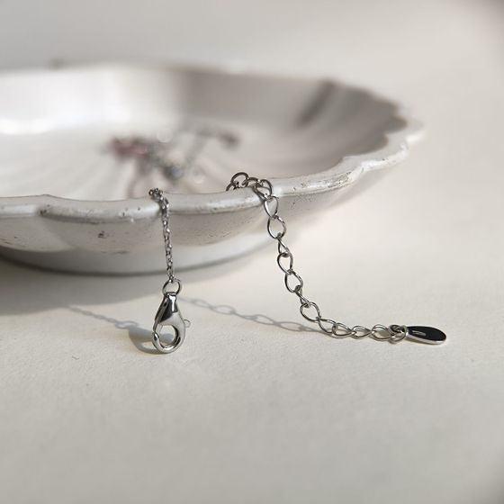 Silver necklace with phianites, semallu