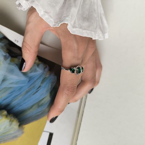 Серебряное кольцо с изумрудом nano