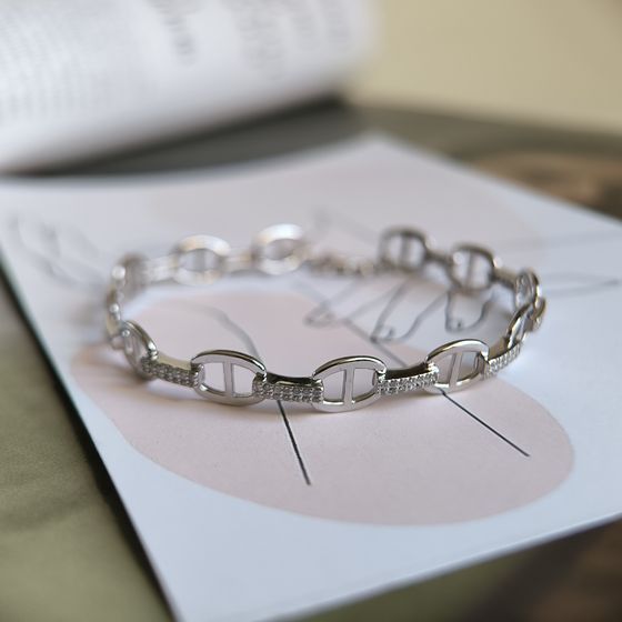 Silver bracelet with phianites