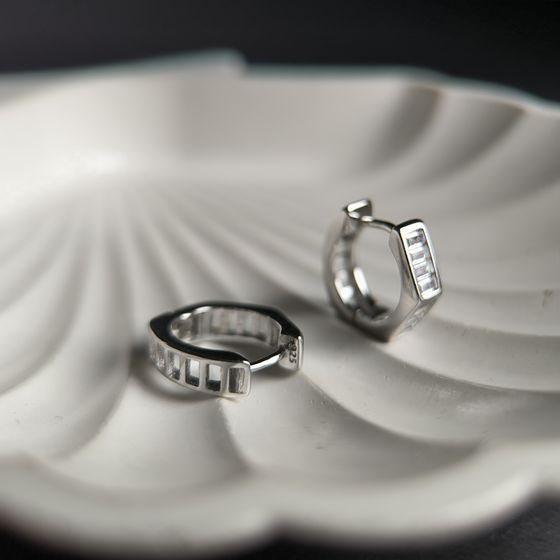 Срібні сережки з фіанітами