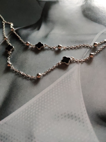 Silver necklace with onyx