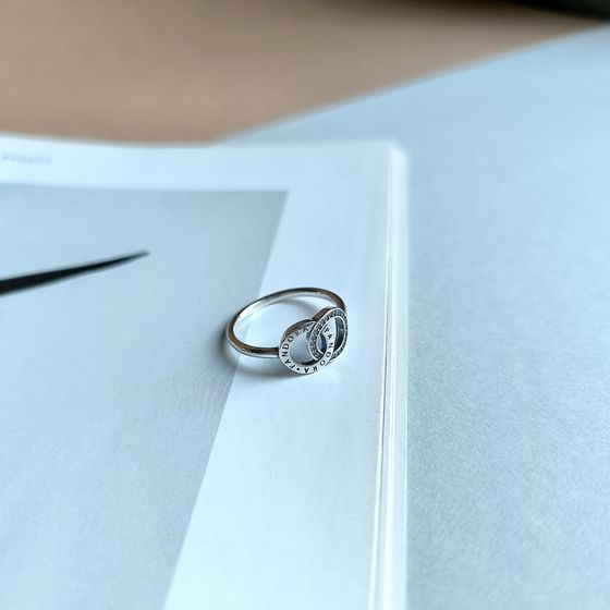 Срібна каблучка з фіанітами