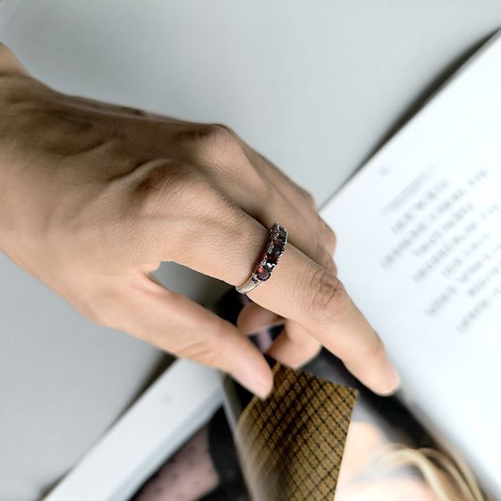 Silver ring with a 1.6-carat garnet