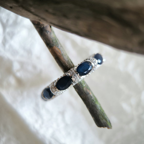 Срібне кільце з сапфіром 7.976ct, фіанітами