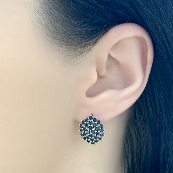 Silver earrings with a 2.813-carat sapphire