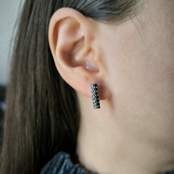 Silver earrings with 1.434ct sapphire and cubic zirconia