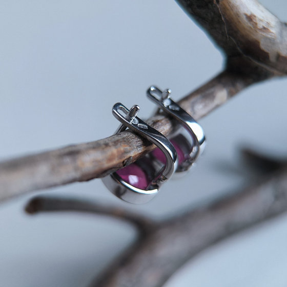 Silver earrings with 7ct ruby