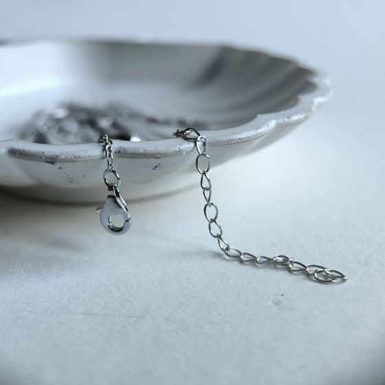 Silver necklace with phianites