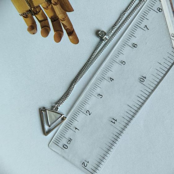 Silver necklace with mother-of-pearl