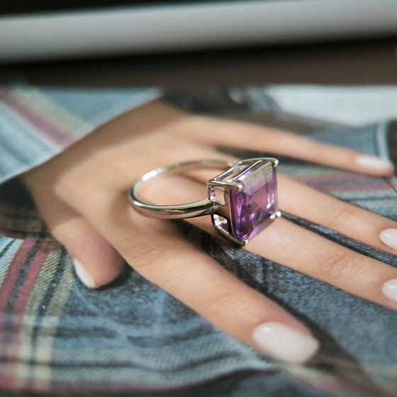 Серебряное кольцо с александритом 6.275ct
