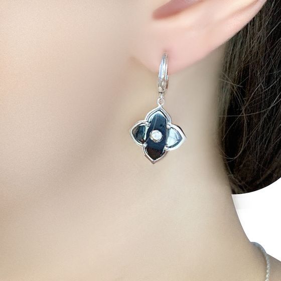 Silver earrings with ceramics