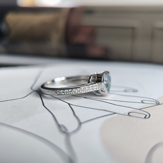 Silver ring with 1.173ct topaz and cubic zirconia