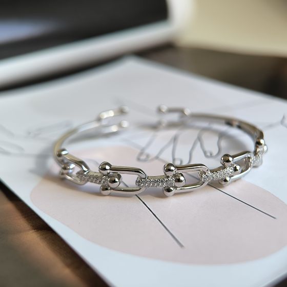 Silver bracelet with phianites