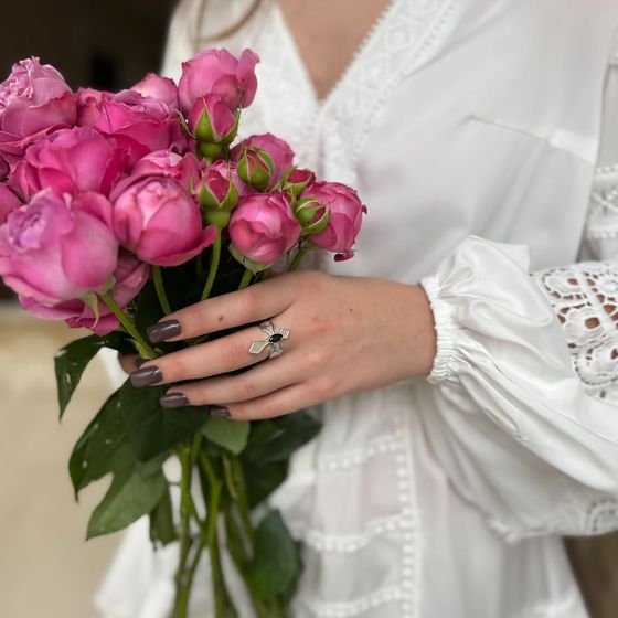 Срібна каблучка з фіанітами