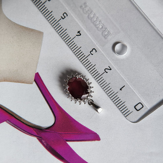 Срібна підвіска з рубіном 3,92 карата, фіанітами