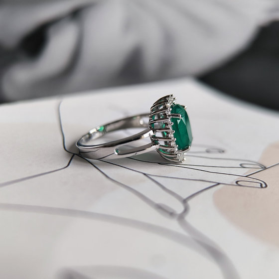 Срібна каблучка з агатом, фіанітами