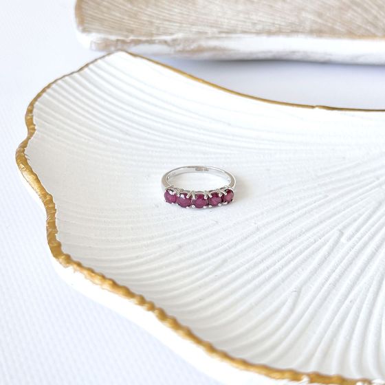 Silver ring with a 2.042-carat ruby