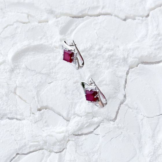 Срібні сережки з рубіном 2.633ct, фіанітами
