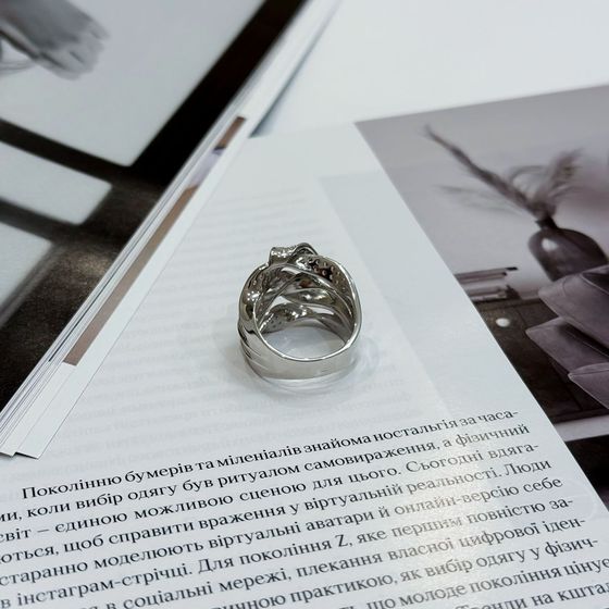 Silver ring with phianites, semallu