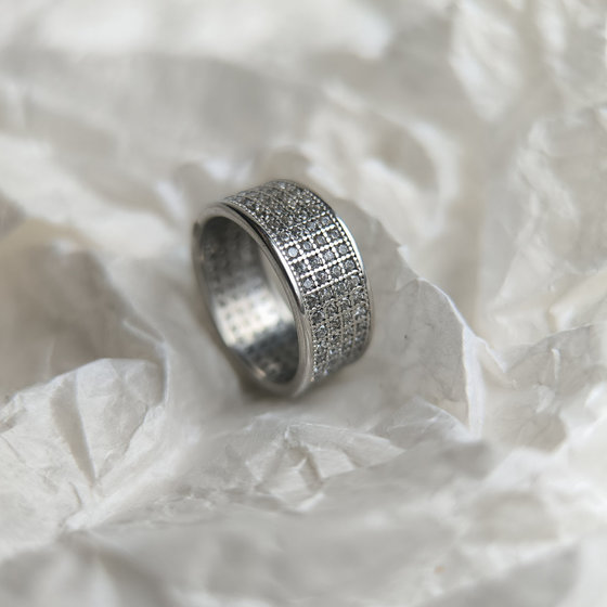 Серебряное кольцо с фианитами