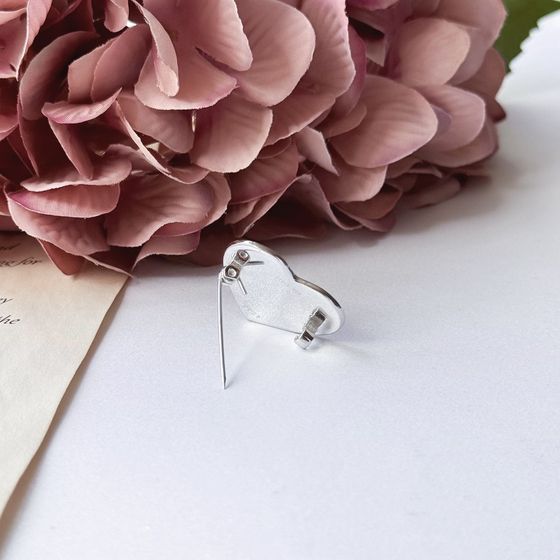 Срібна брошка з емаллю