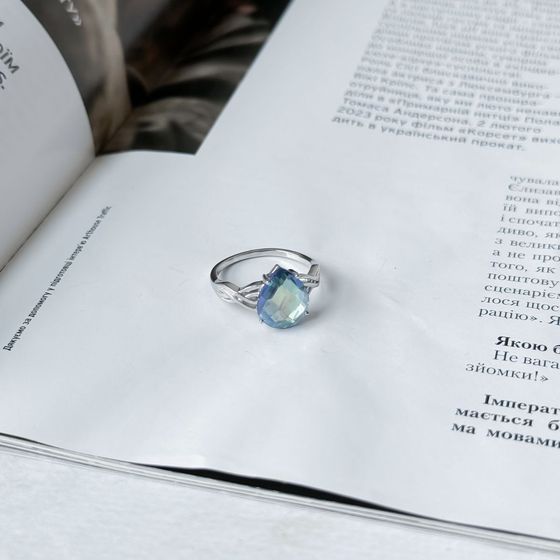 Silver ring with a 2.9-carat mystic topaz