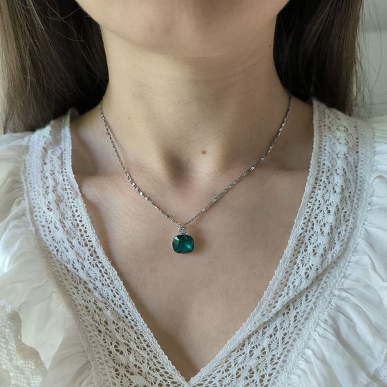 Silver pendant with phianites