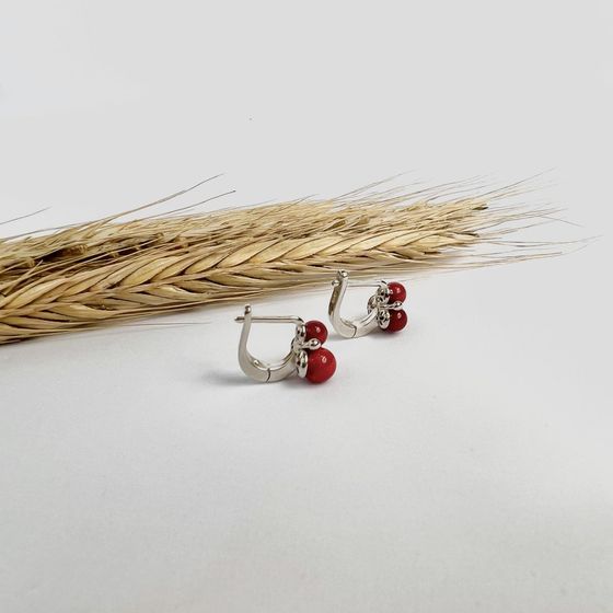 Срібні сережки з коралом