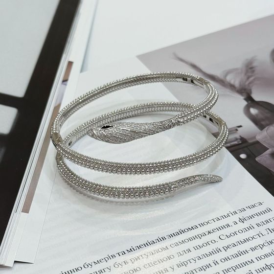 Silver bracelet with phianites, semallu