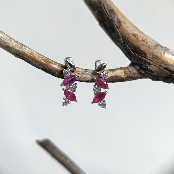 Срібні сережки з рубіном 2.15ct, фіанітами