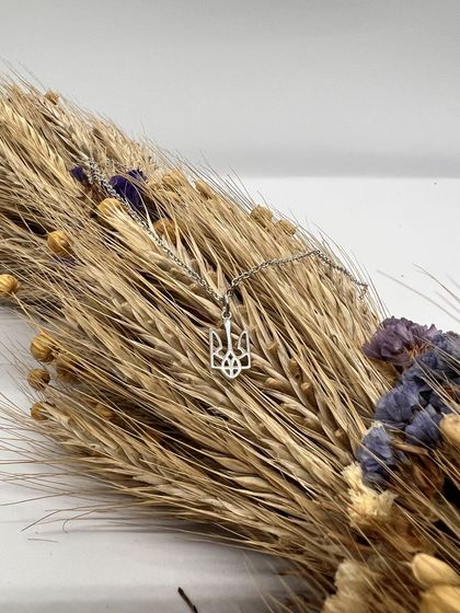 Срібне кольє без каменів