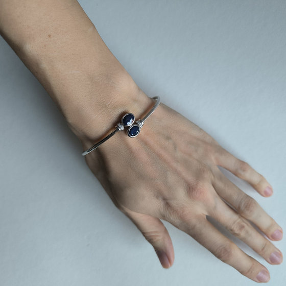 Срібний браслет з сапфіром 3.171ct, фіанітами