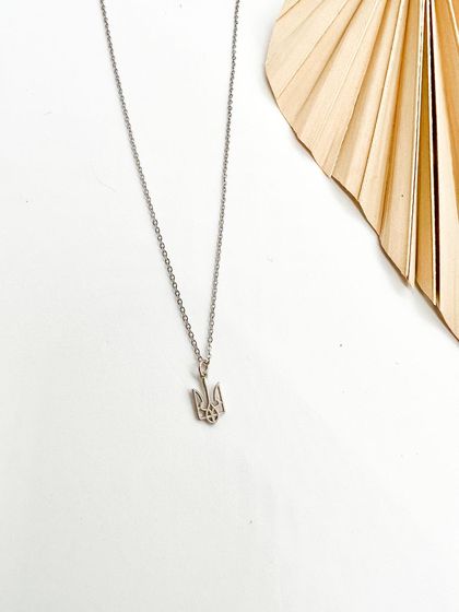 Срібне кольє без каменів