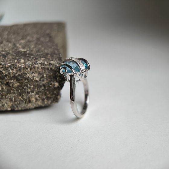 Серебряное кольцо с топазом 5.98ct