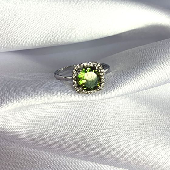 Silver ring with sultanite 2.153ct