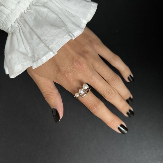 Silver ring with pearls