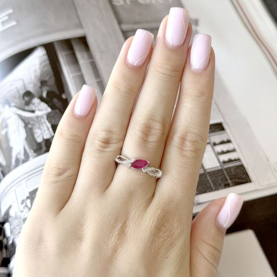 Sterling silver ring with 0.912ct ruby, fianites