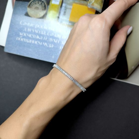 Silver bracelet with phianites