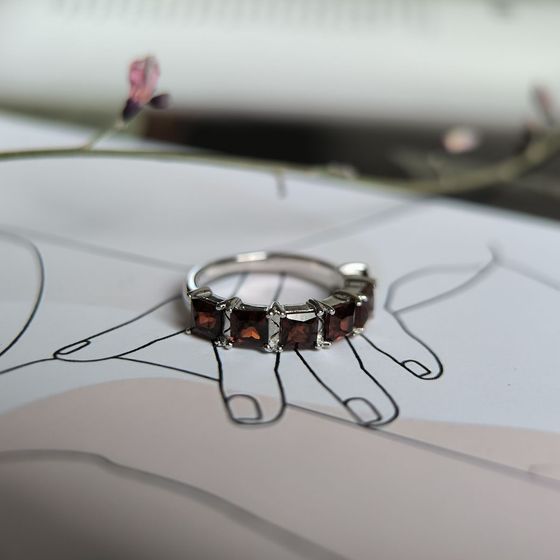 Серебряное кольцо с гранатом 2.617ct