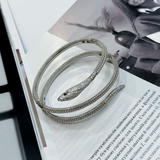 Silver bracelet with phianites, semallu