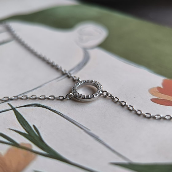 Silver necklace with phianites