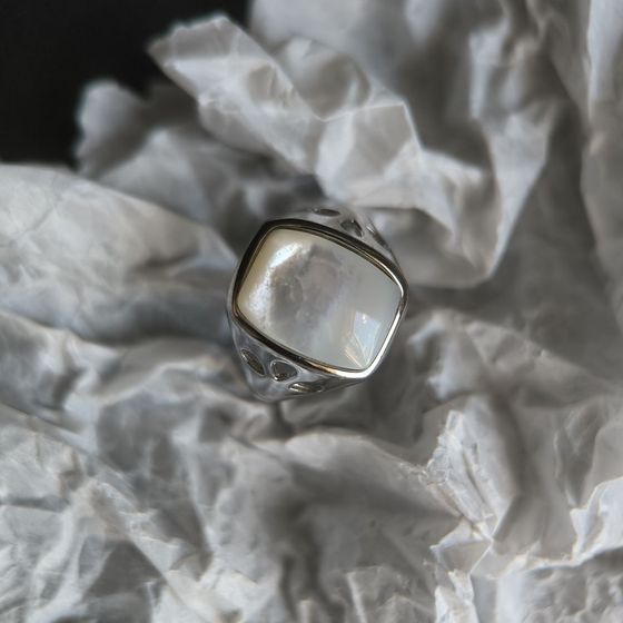 Silver ring with mother-of-pearl