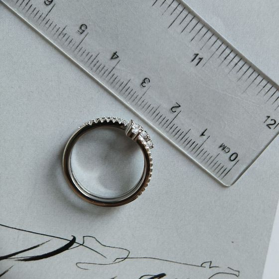 Срібна каблучка з фіанітами