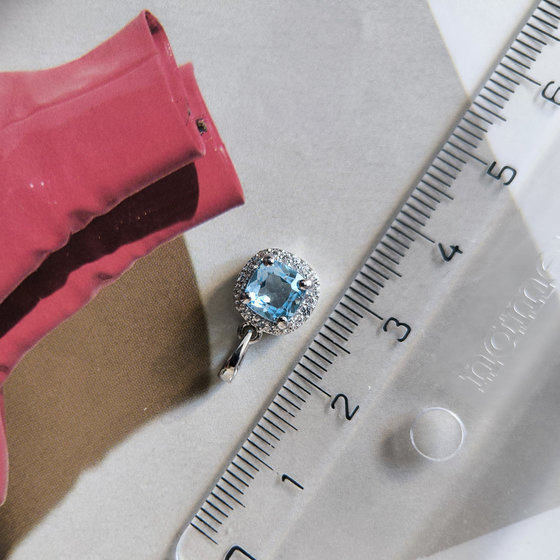 Срібна підвіска з топазом 1.449ct, фіанітами