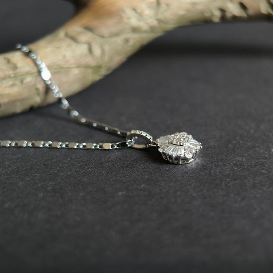 Срібна підвіска з фіанітами